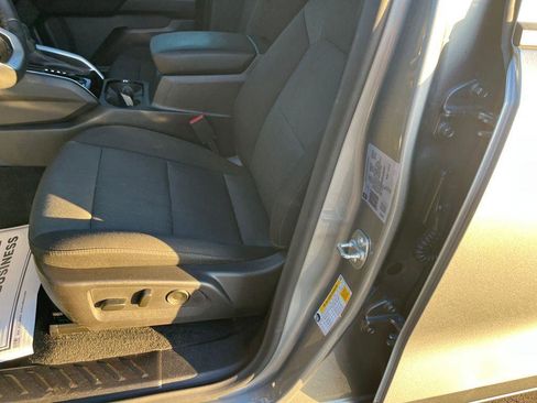 Used 2025 Chevrolet Colorado W/T w/ WT Convenience Package II image 17