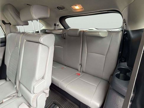 Used 2021 Toyota Highlander XLE AWD/4WD image 19