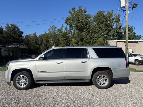 Used 2017 GMC Yukon XL SLT image 1