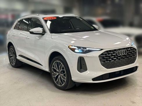 Used 2025 Audi Q5 Premium Plus w/ Premium Plus image 3