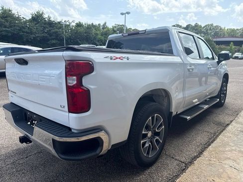 Used 2023 Chevrolet Silverado 1500 LT AWD/4WD image 4