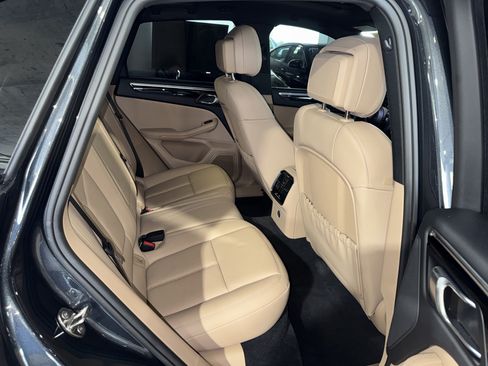 Used 2025 Porsche Macan AWD/4WD image 12