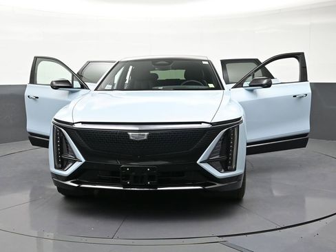 Used 2025 Cadillac Lyriq Sport AWD/4WD image 38