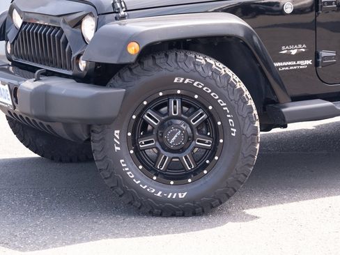 Used 2018 Jeep Wrangler Unlimited Sahara AWD/4WD image 15