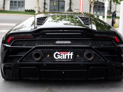 Used 2021 Lamborghini Huracan EVO RWD image 4