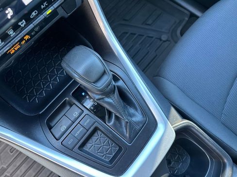 Used 2019 Toyota RAV4 LE image 26