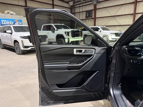 Used 2020 Ford Explorer XLT RWD image 11
