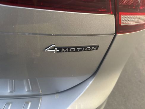 Used 2022 Volkswagen Tiguan SE image 10