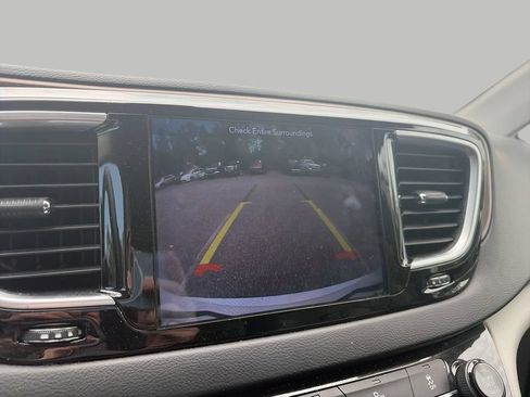 Used 2018 Chrysler Pacifica Touring-L Plus FWD image 25