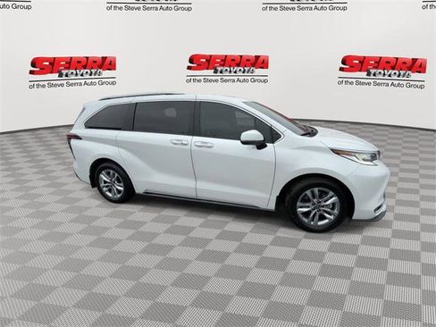 Certified 2024 Toyota Sienna Limited image 10