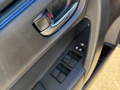 Used 2018 Toyota Corolla SE w/ SE Premium Package image 13