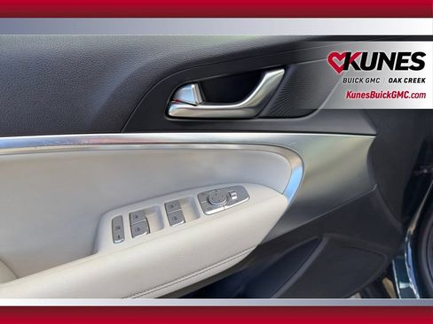 Used 2025 Genesis G70 2.5T AWD/4WD image 17