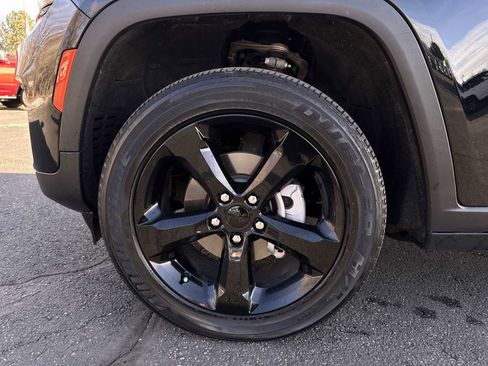 Certified 2023 Jeep Grand Cherokee Altitude image 17