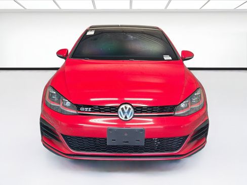 Used 2018 Volkswagen GTI SE w/ SE Leather Package FWD image 2