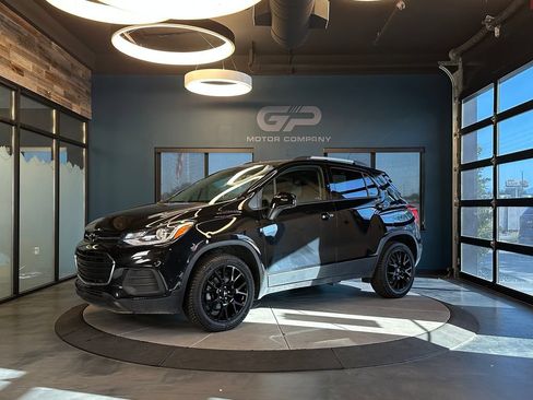 Used 2022 Chevrolet Trax LT w/ Midnight Edition AWD/4WD image 7