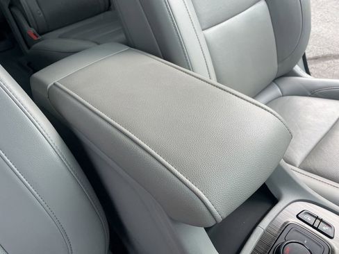 Used 2023 GMC Acadia SLT w/ Technology Package image 41