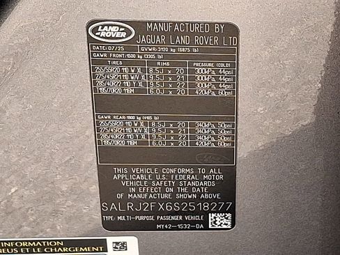 New 2025 Land Rover Discovery S image 20