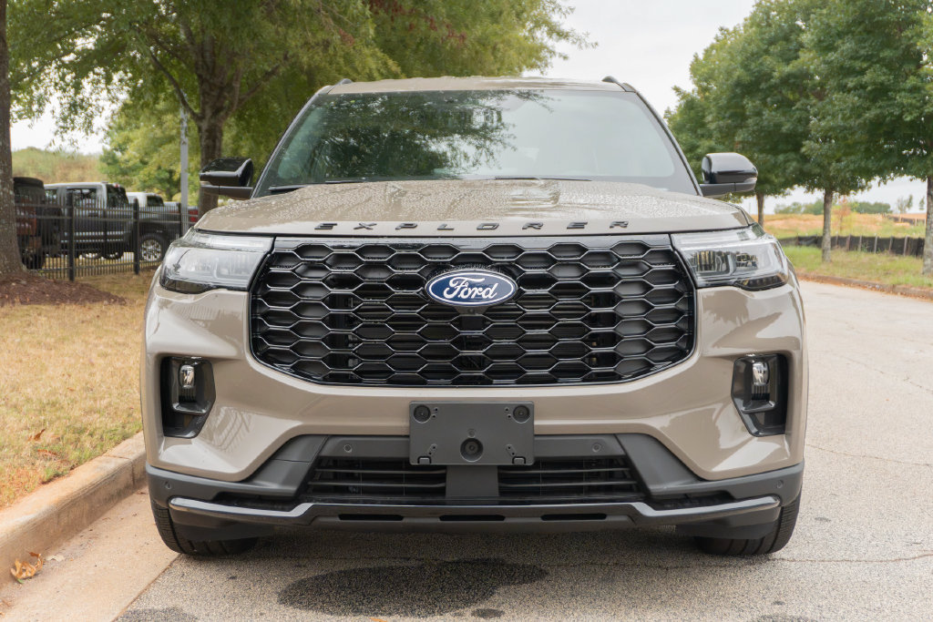 New 2027 Ford Explorer ST-Line w/ Premium Package RWD image 4
