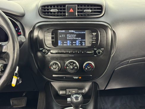 Used 2018 Kia Soul Base image 21