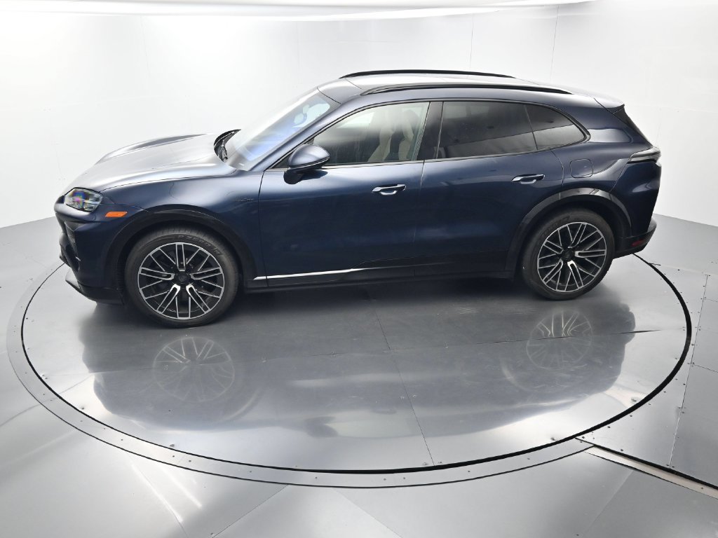 Certified 2026 Porsche Cayenne Turbo AWD/4WD image 34