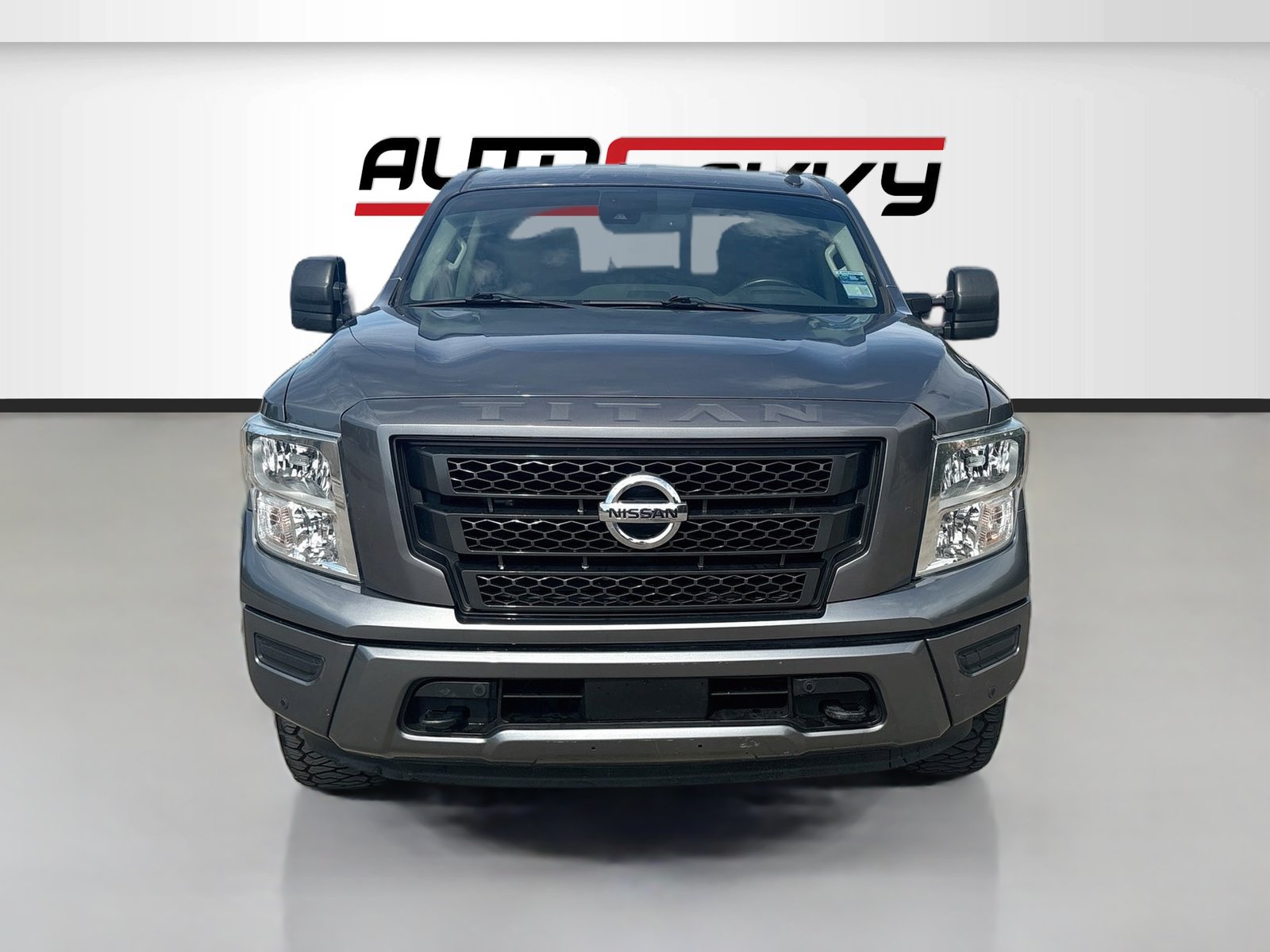 Used 2021 Nissan Titan 4x4 Crew Cab image 2