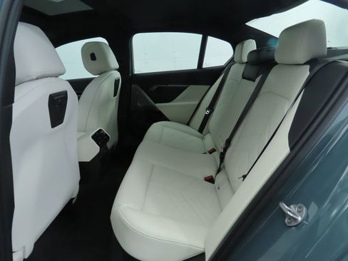 Certified 2025 BMW 530i w/ Premium Package image 23