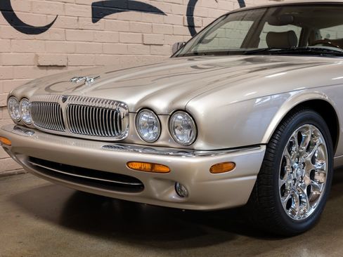 Used 2001 Jaguar XJ Supercharged RWD image 17