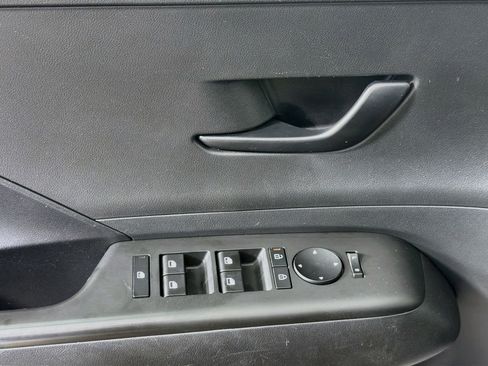 Used 2025 Hyundai Kona SEL AWD/4WD image 15