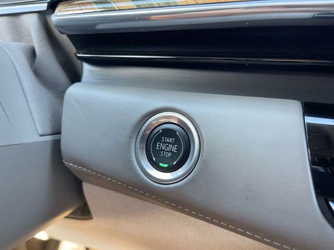 Used 2021 Cadillac Escalade ESV Premium Luxury Platinum image 25