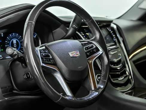 Used 2019 Cadillac Escalade Luxury AWD/4WD image 23