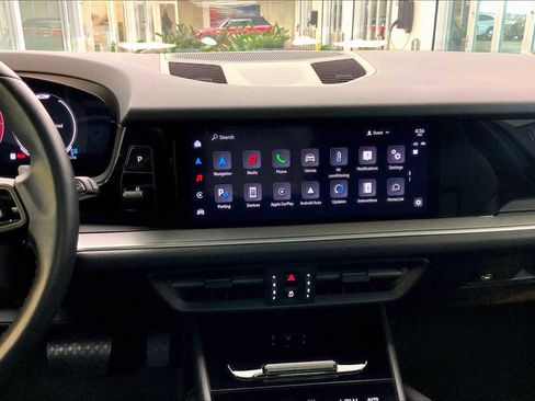 Used 2024 Porsche Cayenne image 9