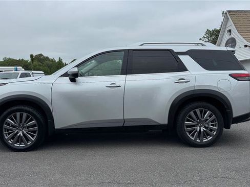 Used 2022 Nissan Pathfinder SL w/ SL Premium Package AWD/4WD image 10