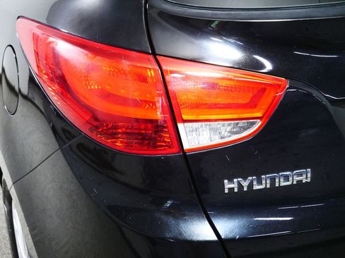 Used 2011 Hyundai Tucson GLS FWD image 17