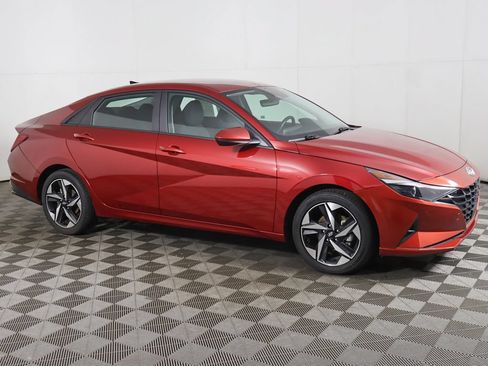 Used 2023 Hyundai Elantra SEL w/ Convenience Package FWD image 15