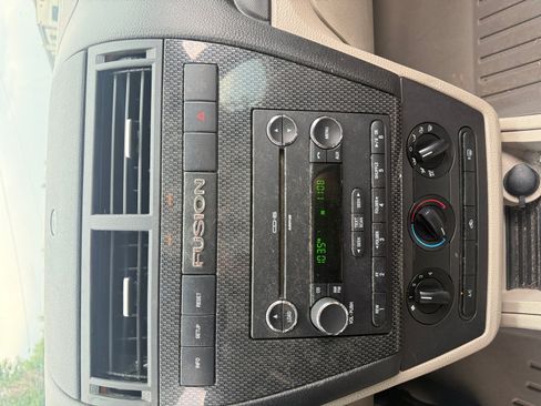Used 2009 Ford Fusion SE FWD image 15