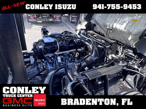 Used 2020 Isuzu NPR image 12