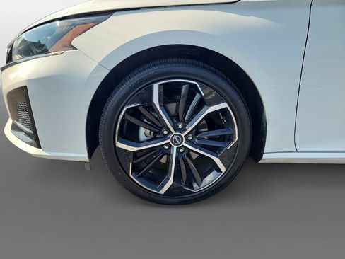 Used 2024 Nissan Altima 2.5 SR FWD image 15
