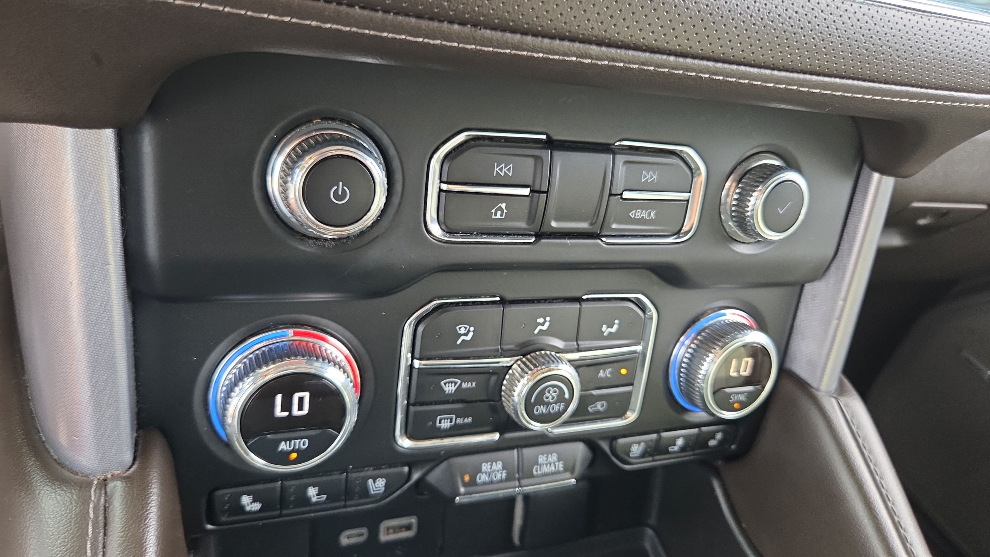 Used 2023 GMC Yukon XL SLT w/ SLT Premium Package RWD image 25
