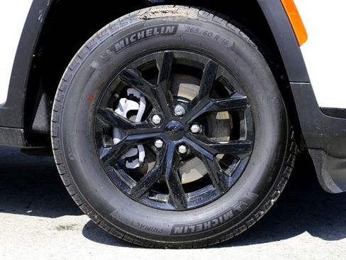 New 2025 Jeep Grand Cherokee L Altitude RWD image 2