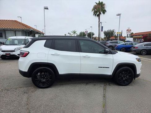 Certified 2022 Jeep Compass Latitude FWD image 4