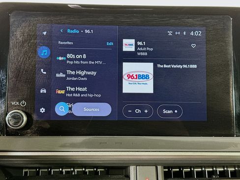 Used 2025 Toyota Prius LE image 21