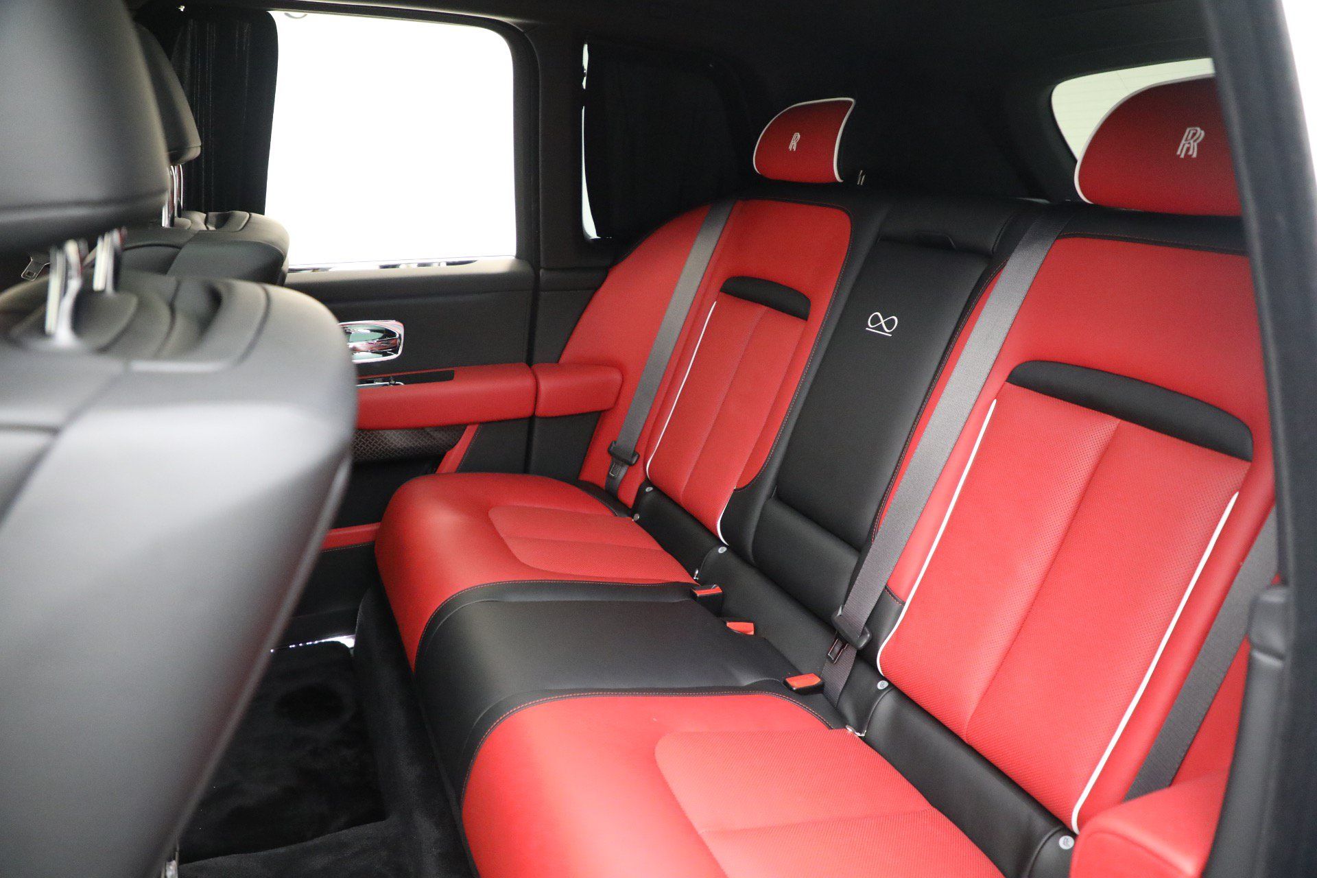 Certified 2025 Rolls-Royce Cullinan Black Badge AWD/4WD image 27