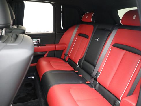Certified 2025 Rolls-Royce Cullinan Black Badge AWD/4WD image 27