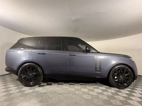 Used 2025 Land Rover Range Rover SE AWD/4WD image 9
