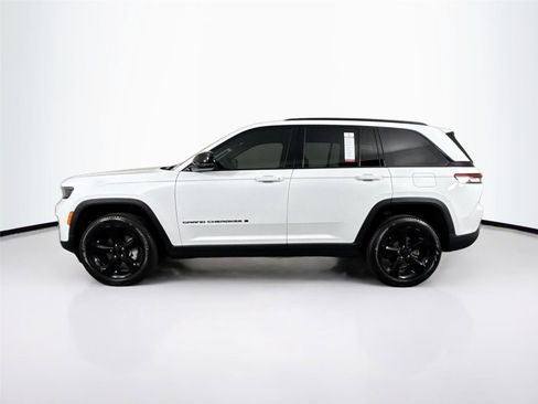 Used 2025 Jeep Grand Cherokee Limited w/ Black Appearance Package RWD image 14