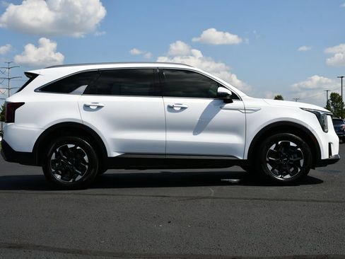 Used 2024 Kia Sorento S AWD/4WD image 8