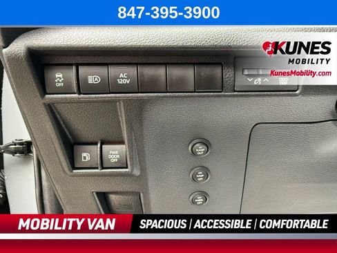 Used 2025 Toyota Sienna XSE w/ XSE Plus Package AWD/4WD image 30