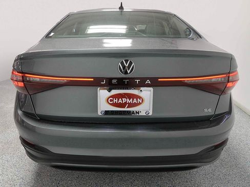 Used 2025 Volkswagen Jetta SE FWD image 4