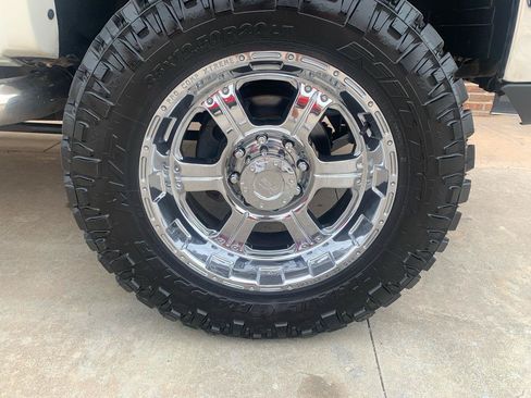 Used 2008 GMC Sierra 2500 SLT w/ Z71 Off-Road Package AWD/4WD image 11