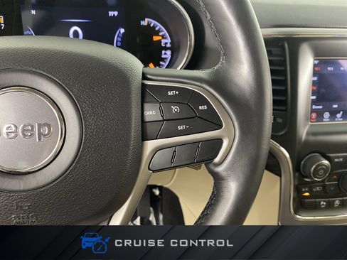 Used 2019 Jeep Grand Cherokee Laredo AWD/4WD image 24